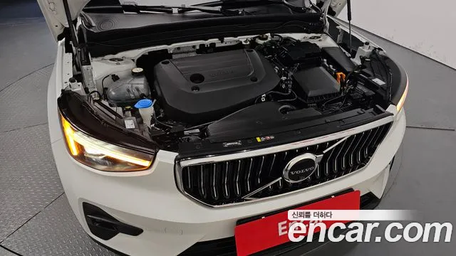 Вольво XC40 — Фото автомобиля 5