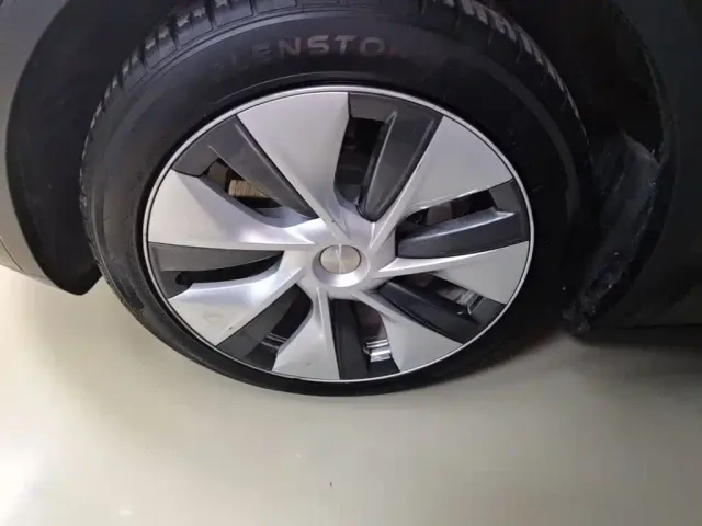 Tesla Model Y — Фото автомобиля 21