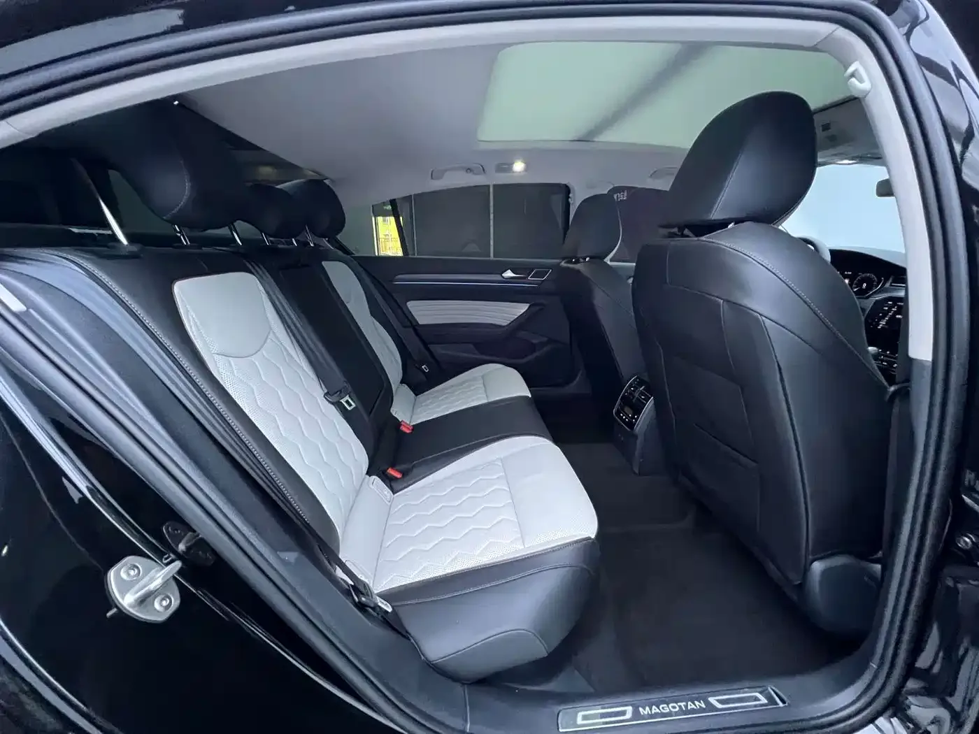 Volkswagen Magotan 2026 Model 30 Million Special Selection 380TSI DSG Luxury — Фото автомобиля 4