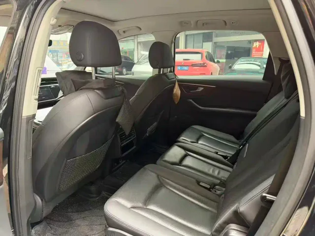 Audi Q7 — Фото автомобиля 2
