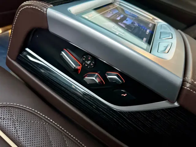 BMW 7 Series — Фото автомобиля 21