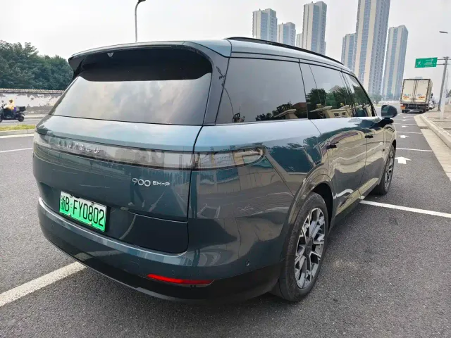 Lynk & Co 900 — Фото автомобиля 4