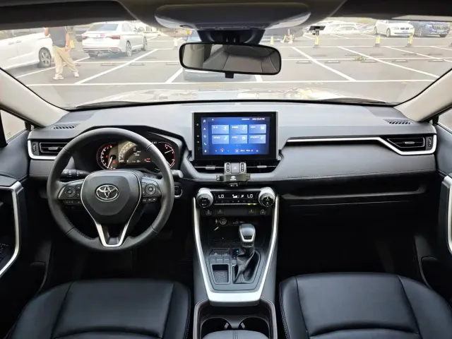 Toyota RAV4 — Фото автомобиля 10