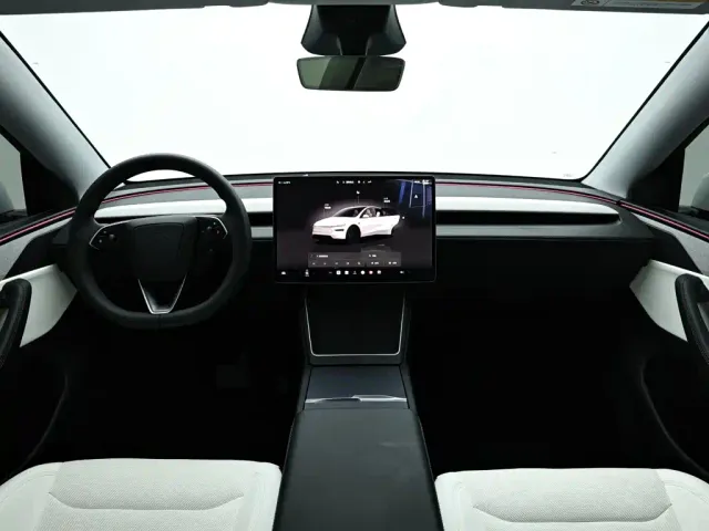 Tesla Model Y — Фото автомобиля 14