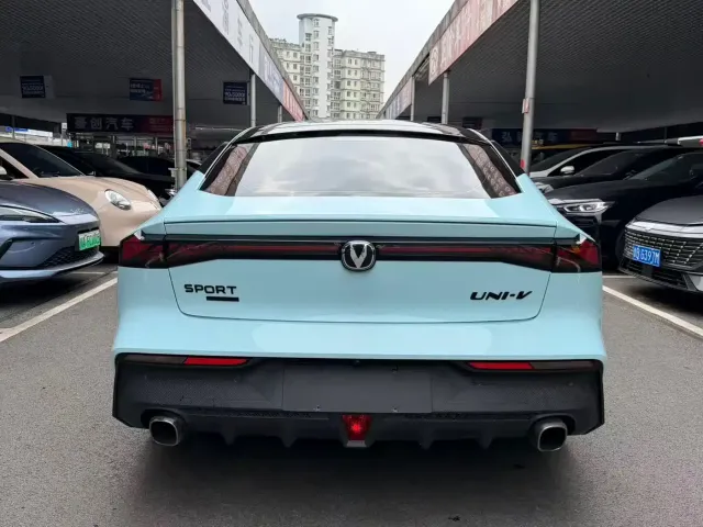 Changan Changan UNI-V 2022 1.5T Smart Pilot Edition — Фото автомобиля 10
