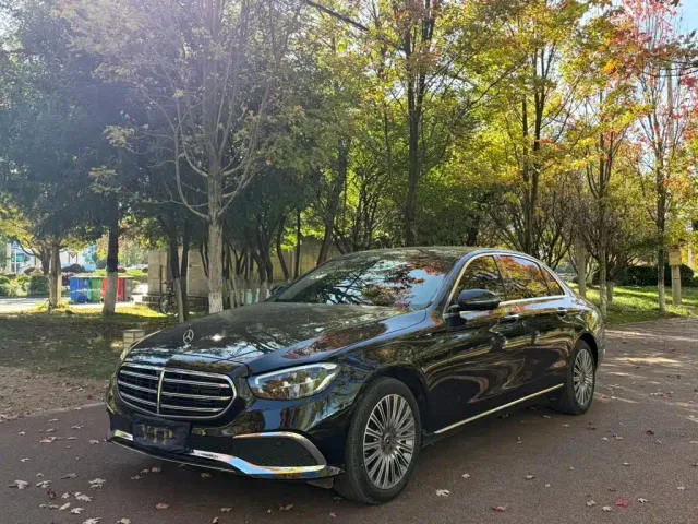 Фотография автомобиля — Mercedes-Benz E-Class