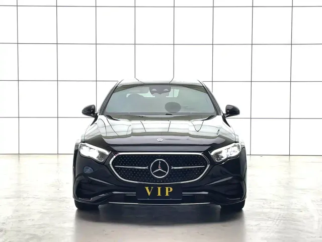 Mercedes-Benz E-Class — Фото автомобиля 3