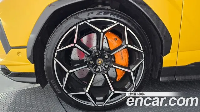 Lamborghini Urus — Фото автомобиля 5