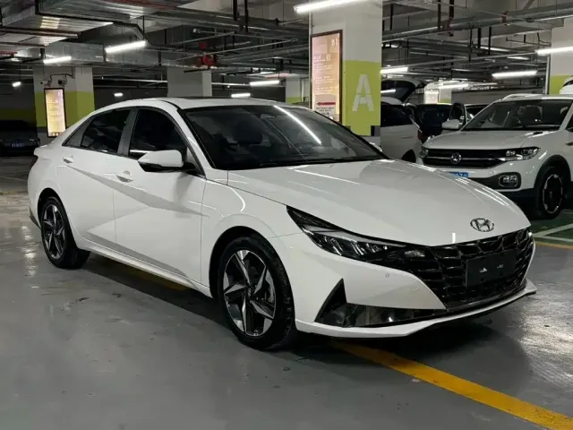 Hyundai Elantra 2022 1.5L CVT LUX Premium Edition — Фото автомобиля 8
