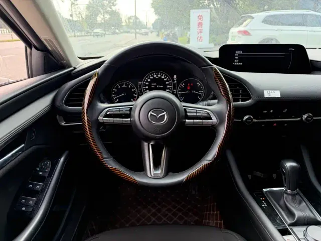Mazda Axela — Фото автомобиля 14