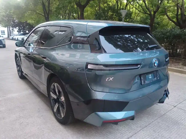 BMW iX — Фото автомобиля 4