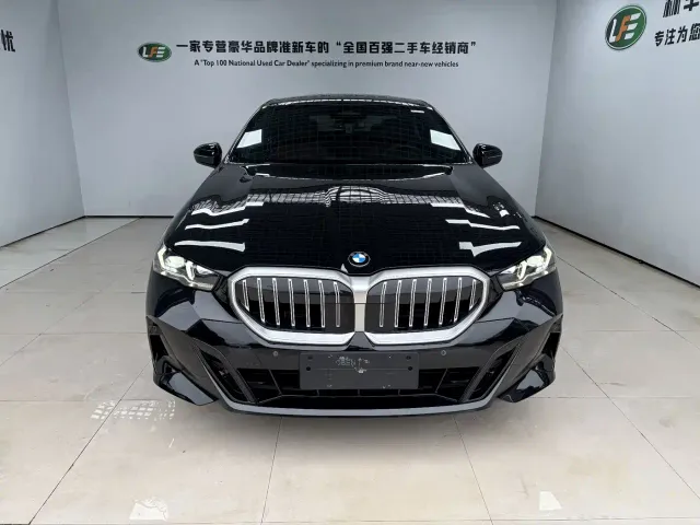 BMW 5 Series — Фото автомобиля 3