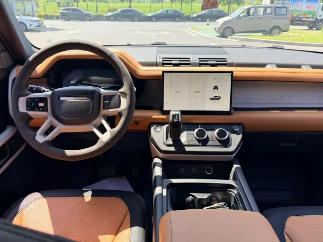 Land Rover Defender — Фото автомобиля 13