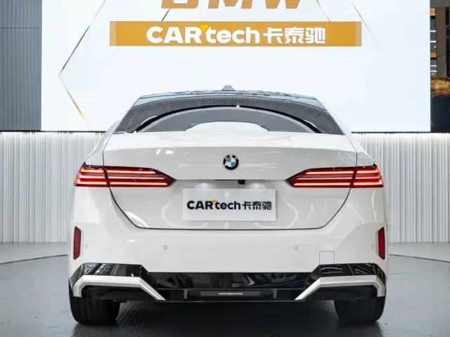 BMW 5 Series — Фото автомобиля 5