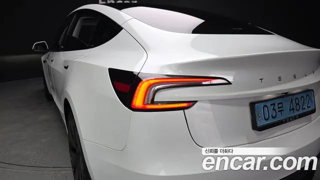 Tesla Model 3 — Фото автомобиля 22