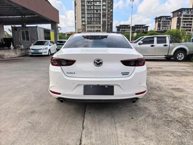 Mazda Axela — Фото автомобиля 5