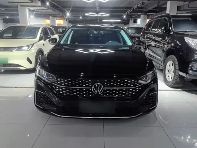 Volkswagen Passat — Фото автомобиля 2