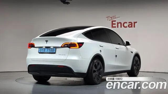 Tesla Model Y — Фото автомобиля 2