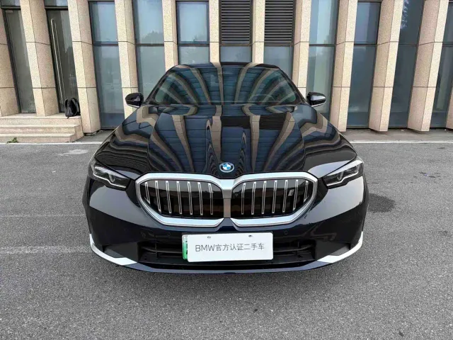 BMW i5 — Фото автомобиля 2