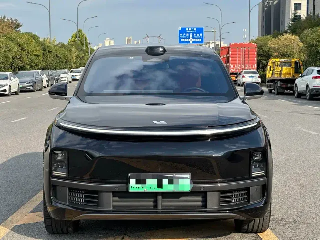 Li Auto L8 — Фото автомобиля 2
