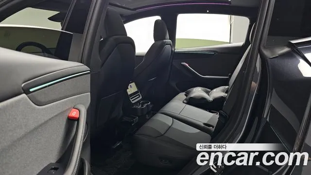 Tesla Model Y — Фото автомобиля 9