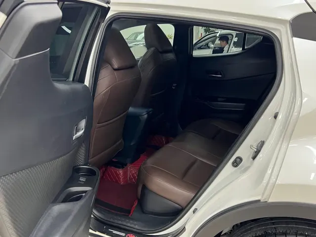 Toyota C-HR — Фото автомобиля 6