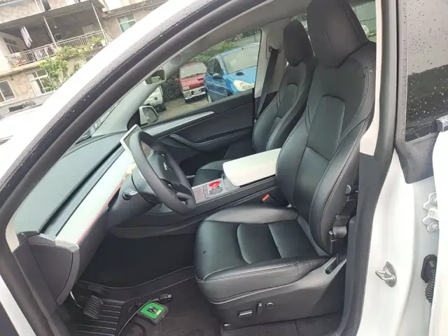 Tesla Model Y — Фото автомобиля 14