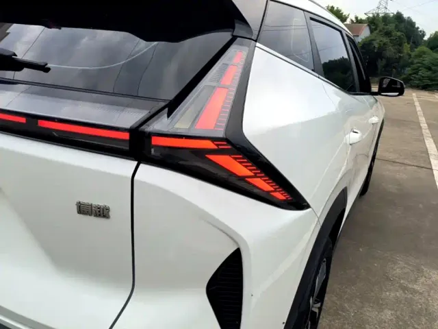 Geely Boyue — Фото автомобиля 7