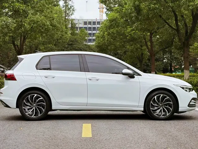 Volkswagen Golf — Фото автомобиля 4