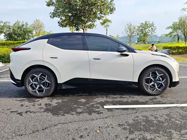 Lynk & Co Z20 — Фото автомобиля 7