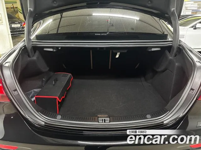 Mercedes-Benz E-Class — Фото автомобиля 16
