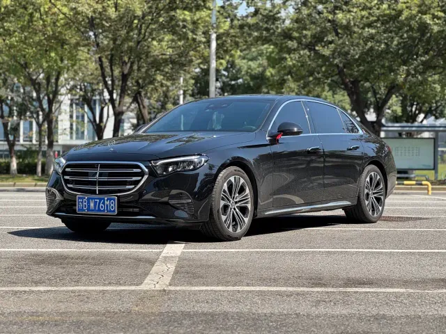 Mercedes-Benz E-Class — Фото автомобиля 3