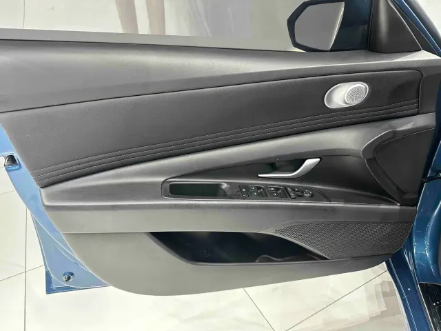 Hyundai Elantra — Фото автомобиля 11