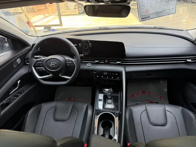 Hyundai Elantra — Фото автомобиля 11