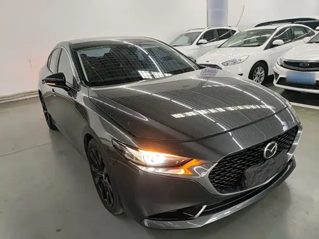Mazda Axela — Фото автомобиля 3