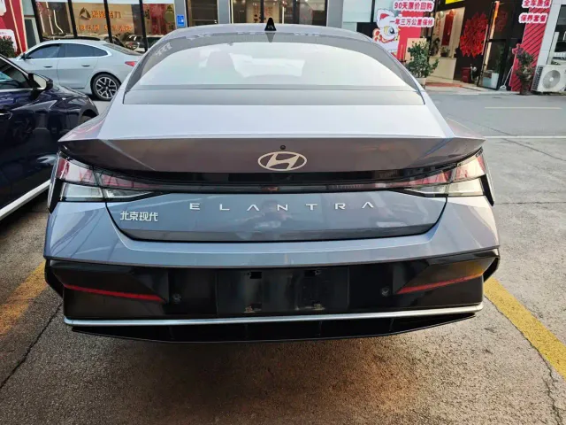 Hyundai Elantra — Фото автомобиля 13