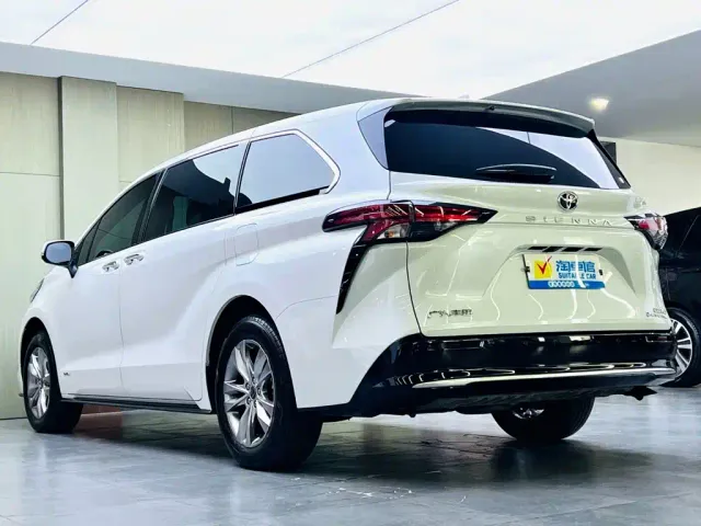 Toyota Sienna — Фото автомобиля 6