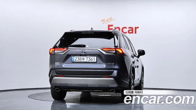 Toyota RAV4 — Фото автомобиля 4