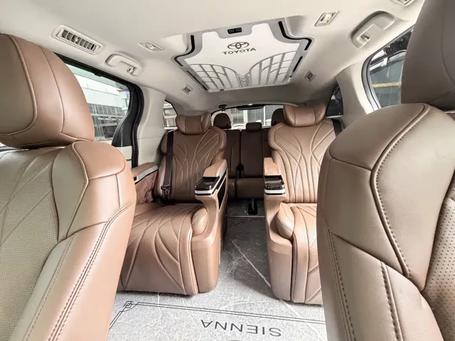 Toyota Sienna — Фото автомобиля 6