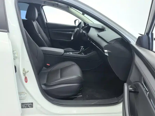 Mazda Axela — Фото автомобиля 8