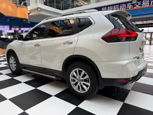 Nissan X-Trail — Фото автомобиля 4