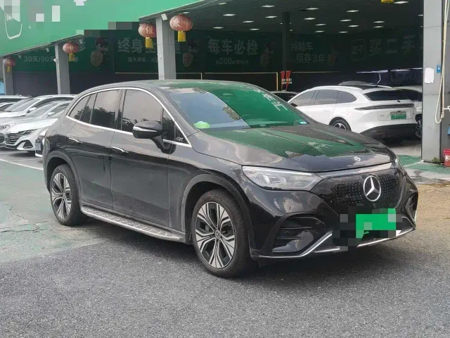 Mercedes-Benz EQE SUV — Фото автомобиля 3
