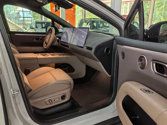 Li Auto i6 — Фото автомобиля 9