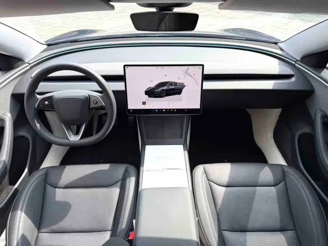 Tesla Model 3 — Фото автомобиля 6