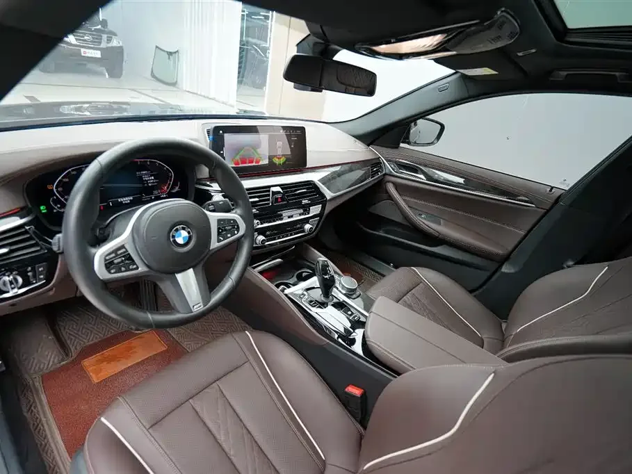 BMW BMW 5 Series 2022 Model Second Facelift 525Li M Sport Package — Фото автомобиля 3