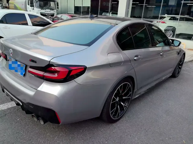 BMW M5 — Фото автомобиля 9