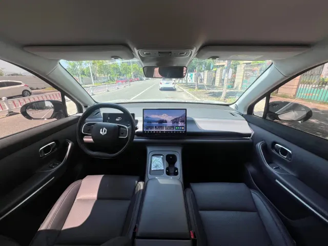 Leapmotor C10 — Фото автомобиля 6