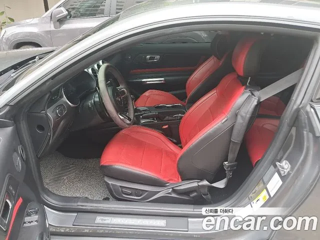 Ford Mustang — Фото автомобиля 10
