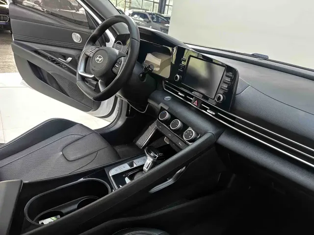Hyundai Elantra — Фото автомобиля 16