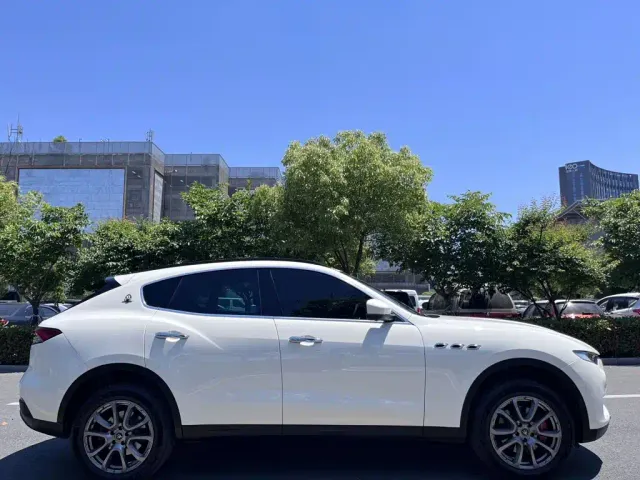 Maserati Levante — Фото автомобиля 7
